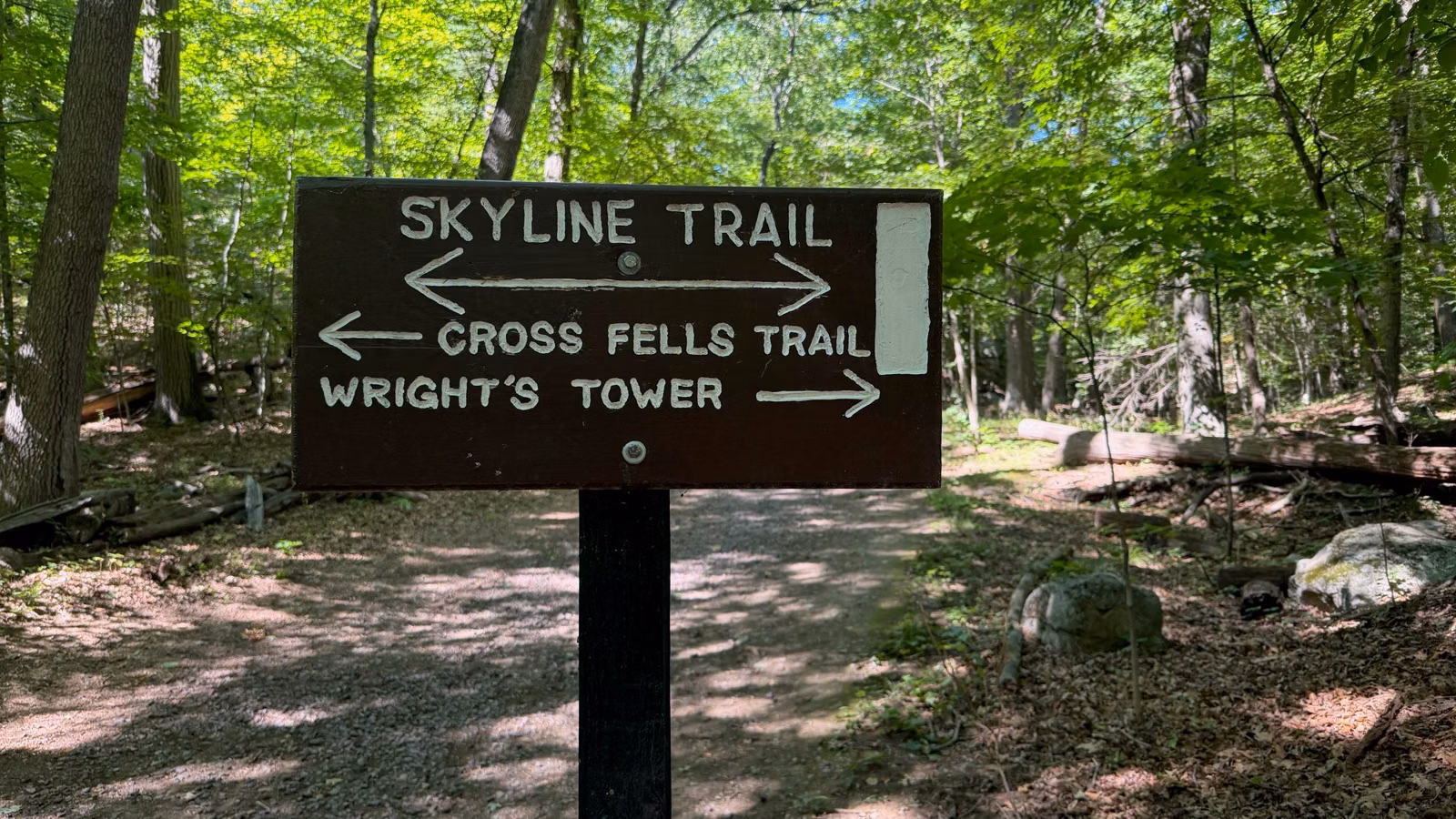 Trail signpost pointing to the Skyline Trail, Cross Fells Trail and Wright's Tower, Medford